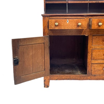 Lot 19 - An oak dresser and rack.