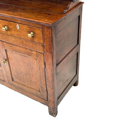 Lot 19 - An oak dresser and rack.