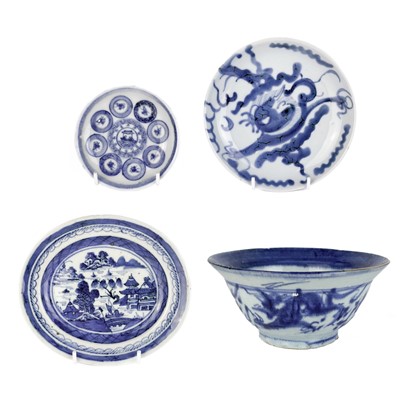 Lot 220 - A Chinese export blue and white oval dish, 18th century.