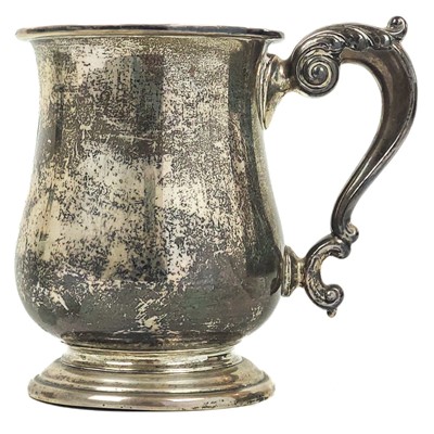 Lot 51 - A Georgian silver tankard by William Neale.