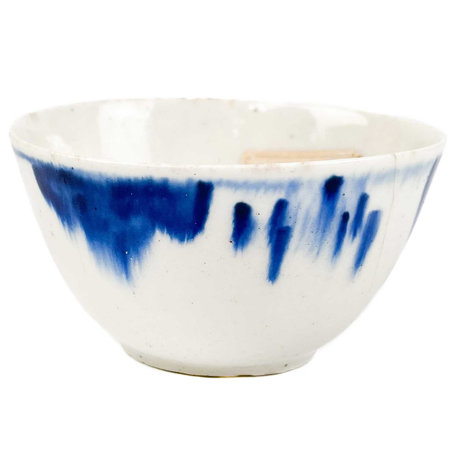 Lot 583 - A very early English porcelain tea bowl.