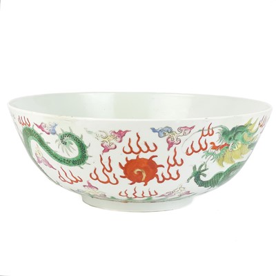 Lot 180 - A Chinese famille verte porcelain dragon bowl, 19th century.