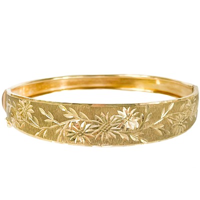 Lot 18 - A 9ct gold hinged bangle.