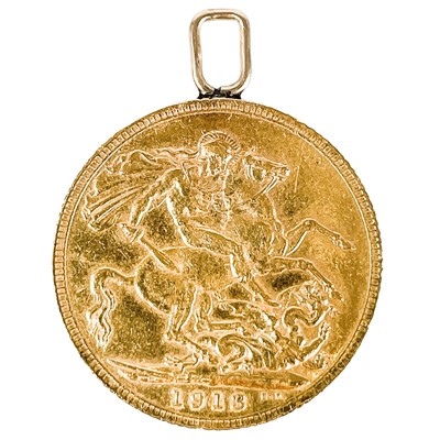 Lot 19 - A 1913 sovereign gold coin with loop for a pendant.