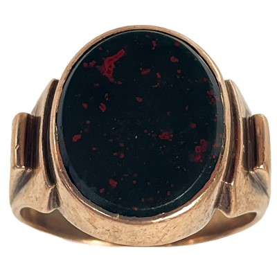 Lot 48 - A 9ct rose gold (tested) bloodstone set gentleman's signet ring.