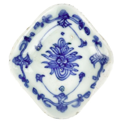 Lot 143 - A Chinese blue and white porcelain pickle dish, 18th century.