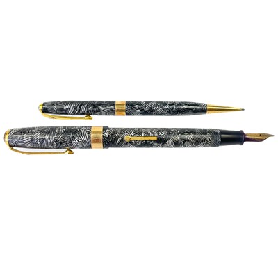 Lot 550 - A Conway Stewart no.27 fountain pen and no.37 propelling pencil cased set.