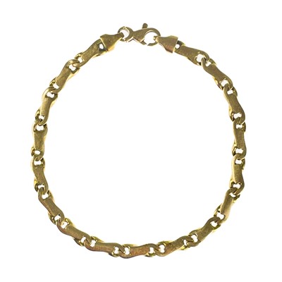 Lot 106 - A 9ct fancy link bracelet.