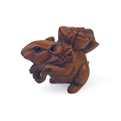 Lot 351 - A Japanese miniature carved wood netsuke of a mouse, signed.