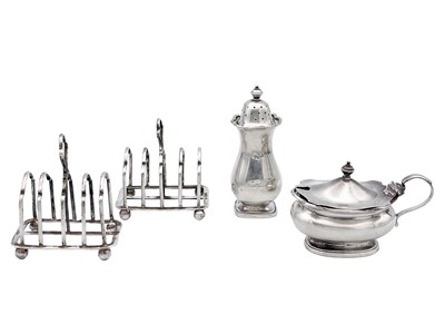 Lot 7 - A pair of George V silver toast racks and a two piece cruet.