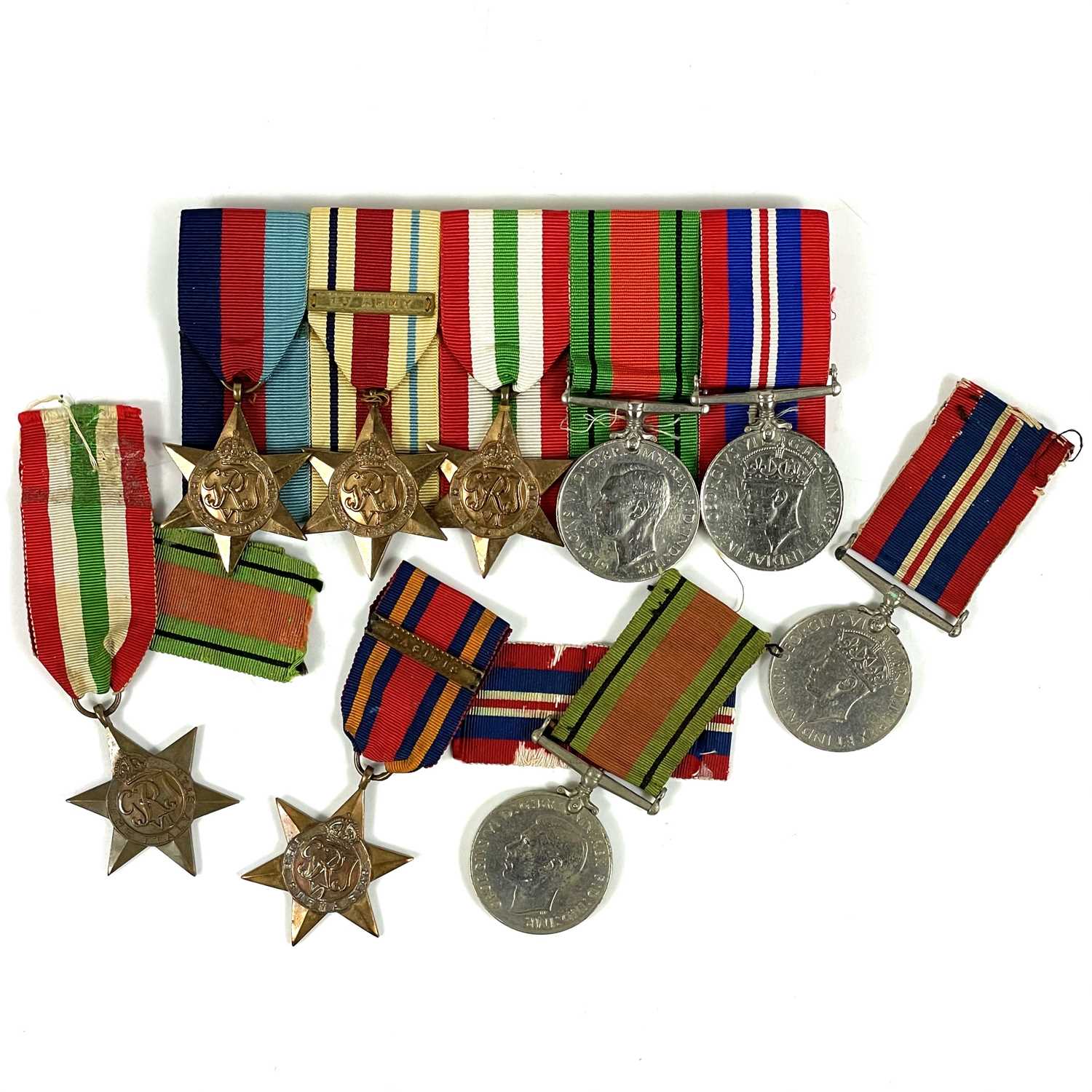 Lot 211 - World War 2 medals (9 medals in total)