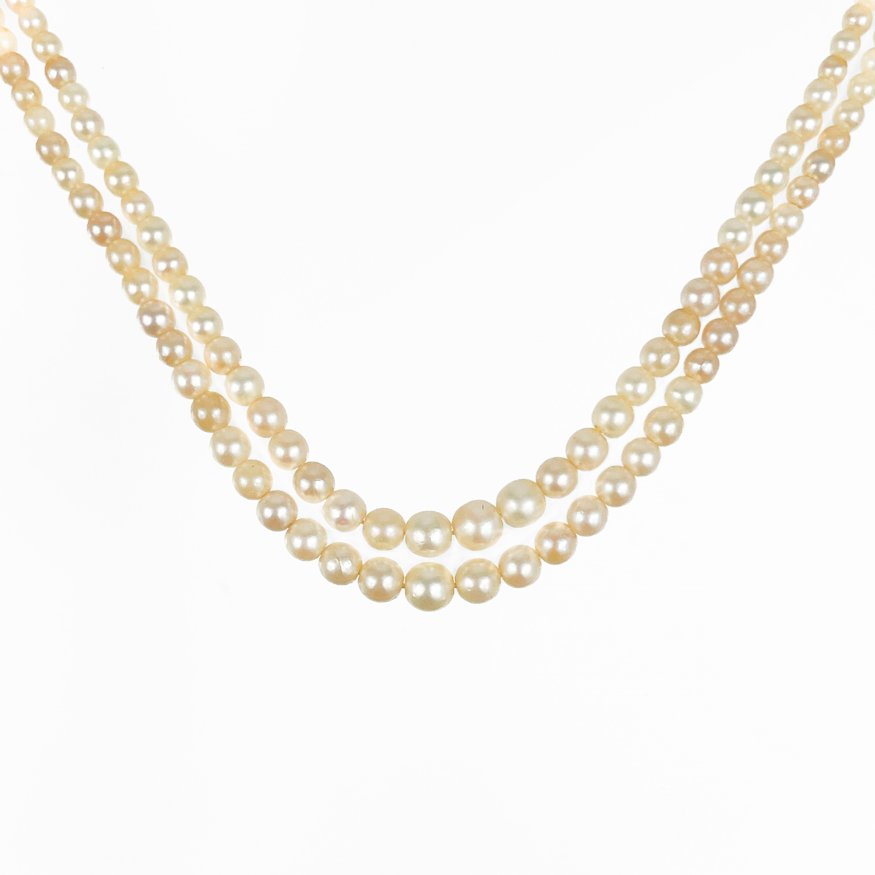 Lot 125 - An early 20th century graduated two-strand
