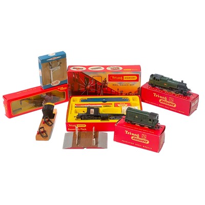 Lot 500 - Triang Hornby 00Gauge boxed locomotives, wagons, tpo set, scenery etc.