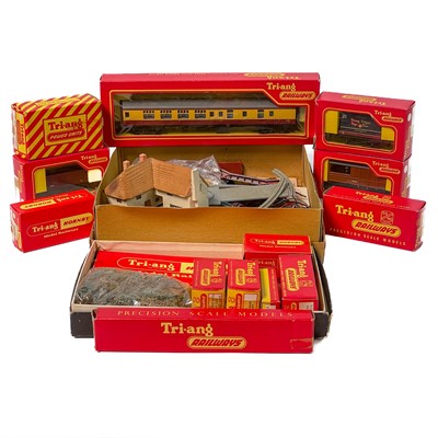 Lot 500 - Triang Hornby 00Gauge boxed locomotives, wagons, tpo set, scenery etc.