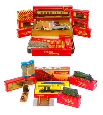 Lot 500 - Triang Hornby 00Gauge boxed locomotives, wagons, tpo set, scenery etc.