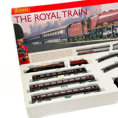 Lot 504 - Hornby "The Royal Train" Princess Elizabeth boxed OO gauge set (R1057)