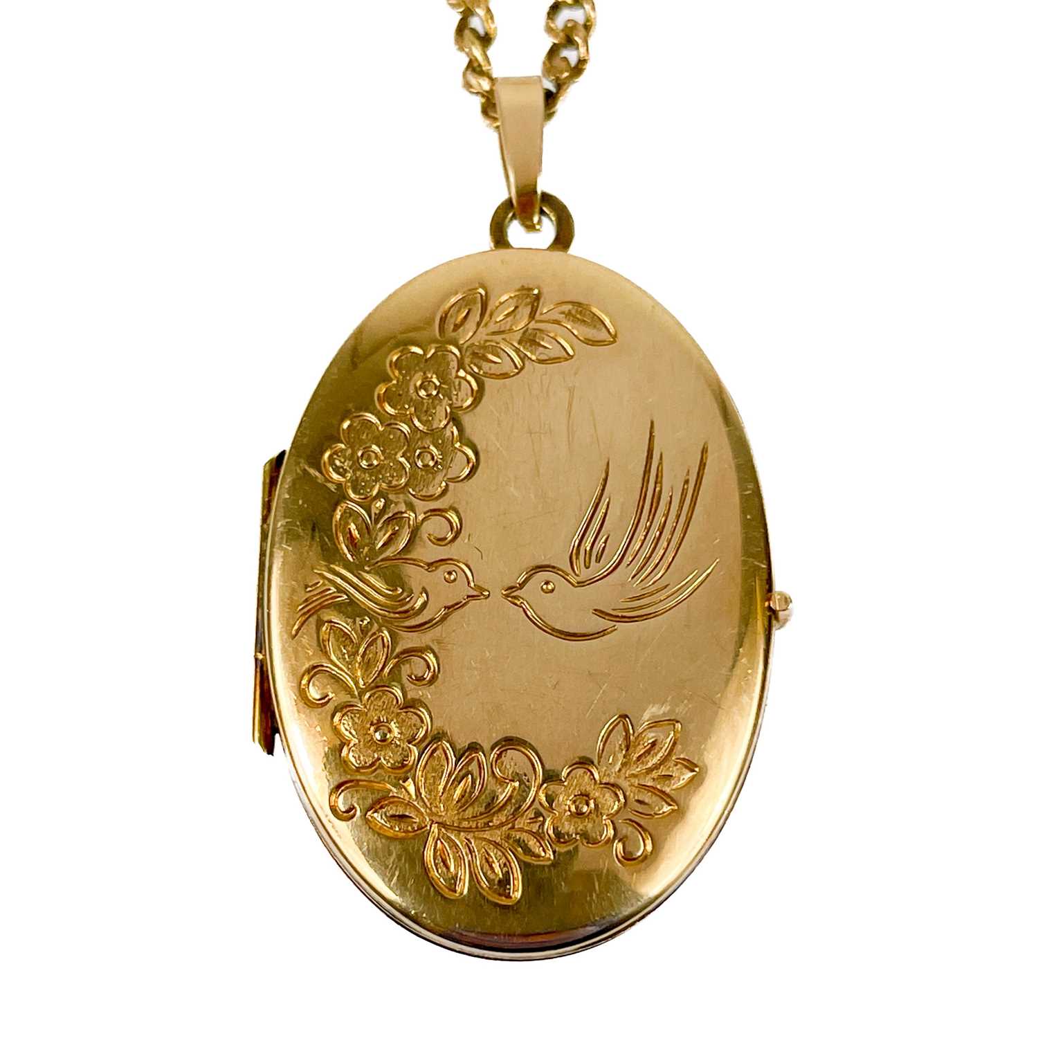 Click H Locket Lot 138 - A modern 9ct pendant locket necklace.