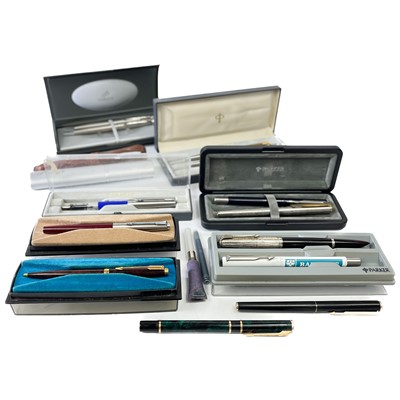 Lot 544 - A selection of parker pens.