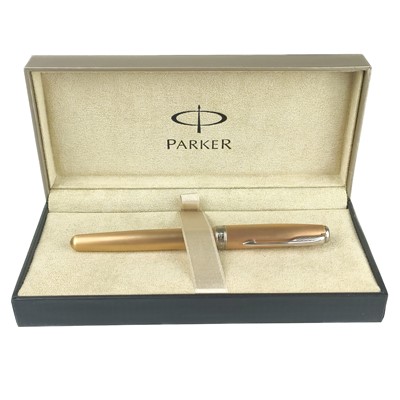 Lot 546 - A Sonnet Parker fountain pen in original fitted case.