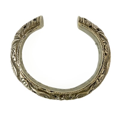 Lot 309 - A Chinese silver bangle, early 20th century.