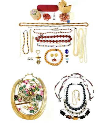 Lot 497 - A quantity of costume jewellery.