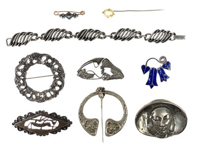 Lot 531 - A selection of costume jewellery in silver and white metal.