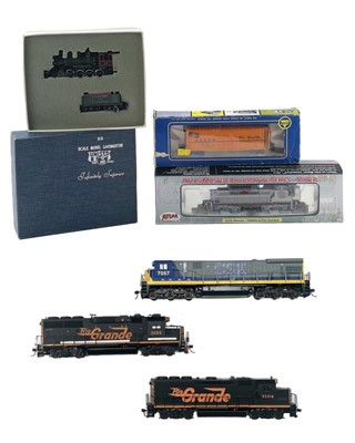 Lot 523 - American Railroad OO/HO scale Rio Grande, CSX, Caltrain, MA and PA (x6 items)