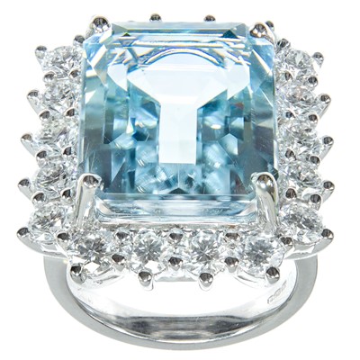 Lot 114 - An impressive 18ct white gold, 17.5ct (approx) aquamarine and diamond dress ring.