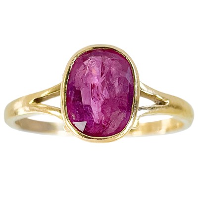 Lot 204 - An 18ct (tested) pink sapphire set ring.