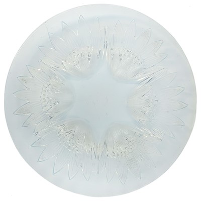 Lot 521 - A Pierre D`Avesn French Art Deco opalescent glass lotus flower dish.