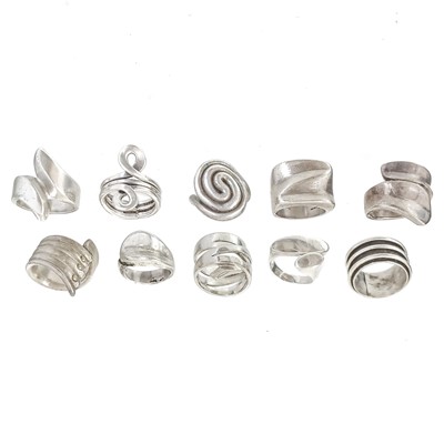 Lot 509 - A nice collection of heavy oversized silver rings