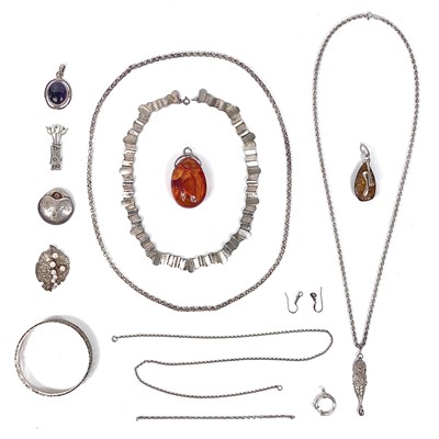 Lot 524 - A selection of 925 silver and white metal jewellery.