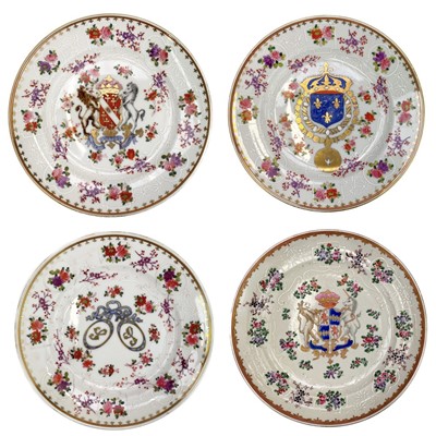 Lot 446 - A Samson porcelain armorial plate.