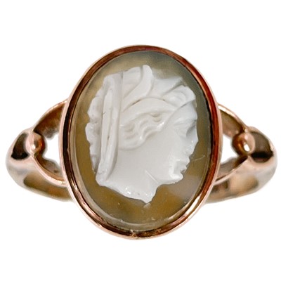 Lot 232 - A Victorian 9ct rose gold carved shell cameo ring.