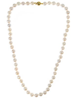 Lot 242 - A cultured pearl necklace with 9ct bead clasp.