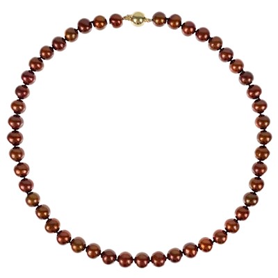 Lot 191 - A cocoa freshwater cultured pearl necklace with 9ct ball clasp.