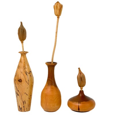 Lot 112 - A selection of wood turned and carved items.
