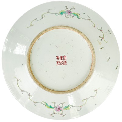 Lot 76 - A Chinese famille verte porcelain charger, Guangxu period or later.