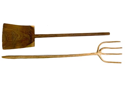 Lot 158 - A Spanish horse-drawn pine Trillo threshing board.