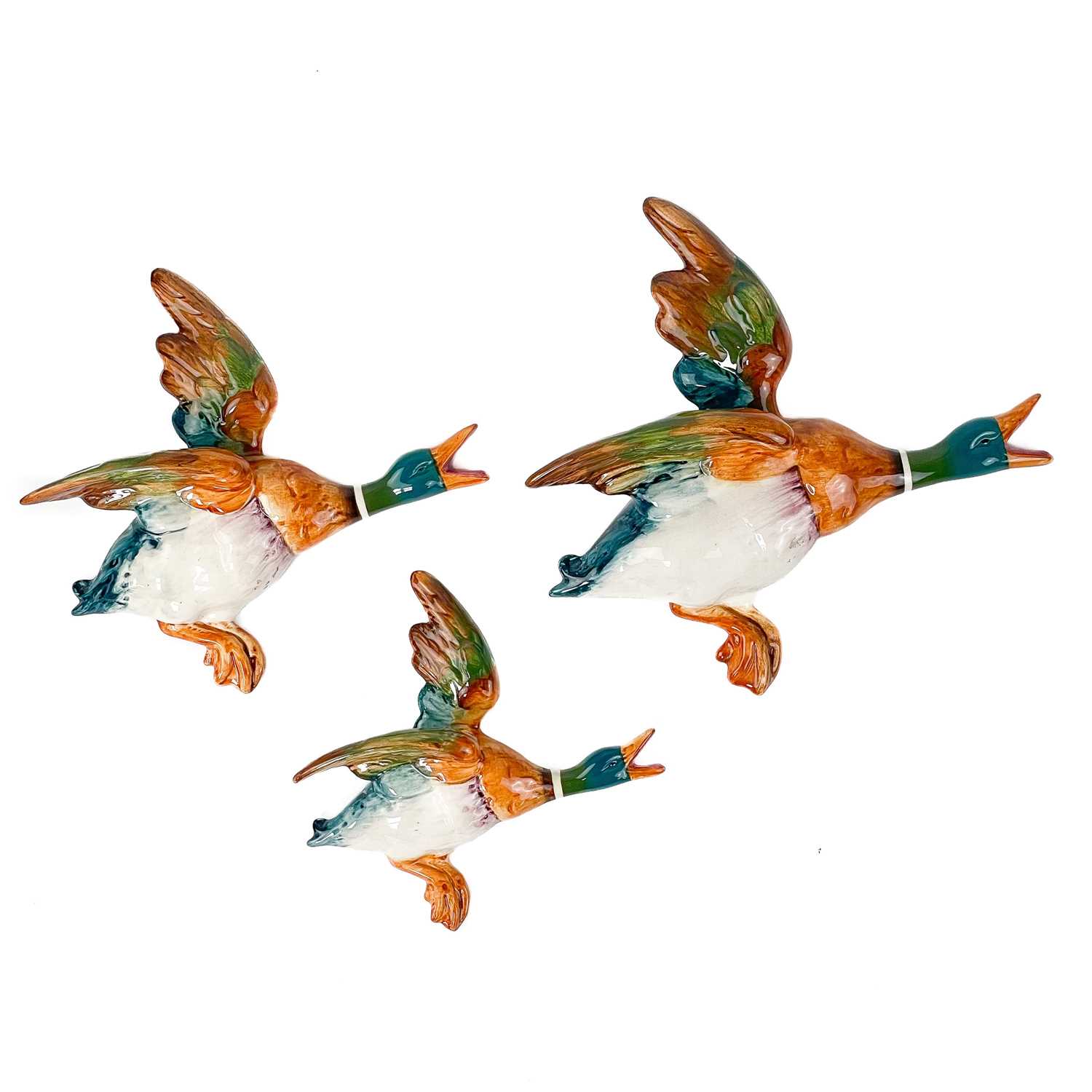 Lot 472 - A graduated set of three Beswick flying