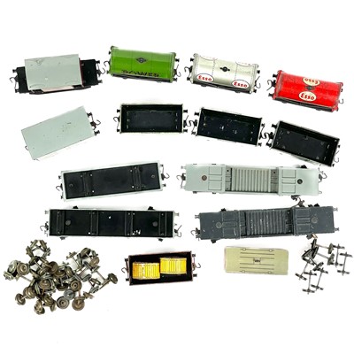 Lot 554 - Hornby Dublo 3Rail unboxed wagons (x13)