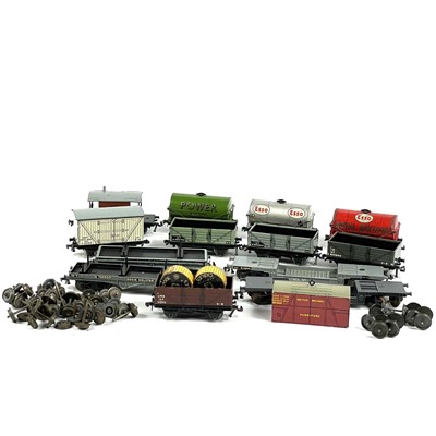 Lot 554 - Hornby Dublo 3Rail unboxed wagons (x13)