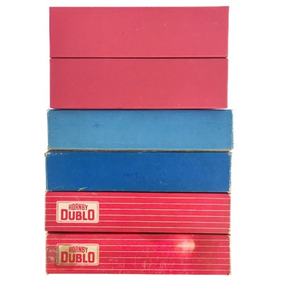 Lot 510 - Hornby Dublo 2 and 3rail carriages and Travelling Post Office