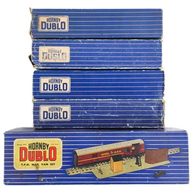 Lot 510 - Hornby Dublo 2 and 3rail carriages and Travelling Post Office