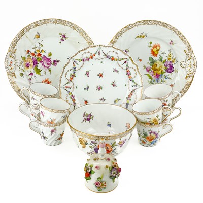 Lot 470 - A Meissen porcelain floral encrusted table bell.