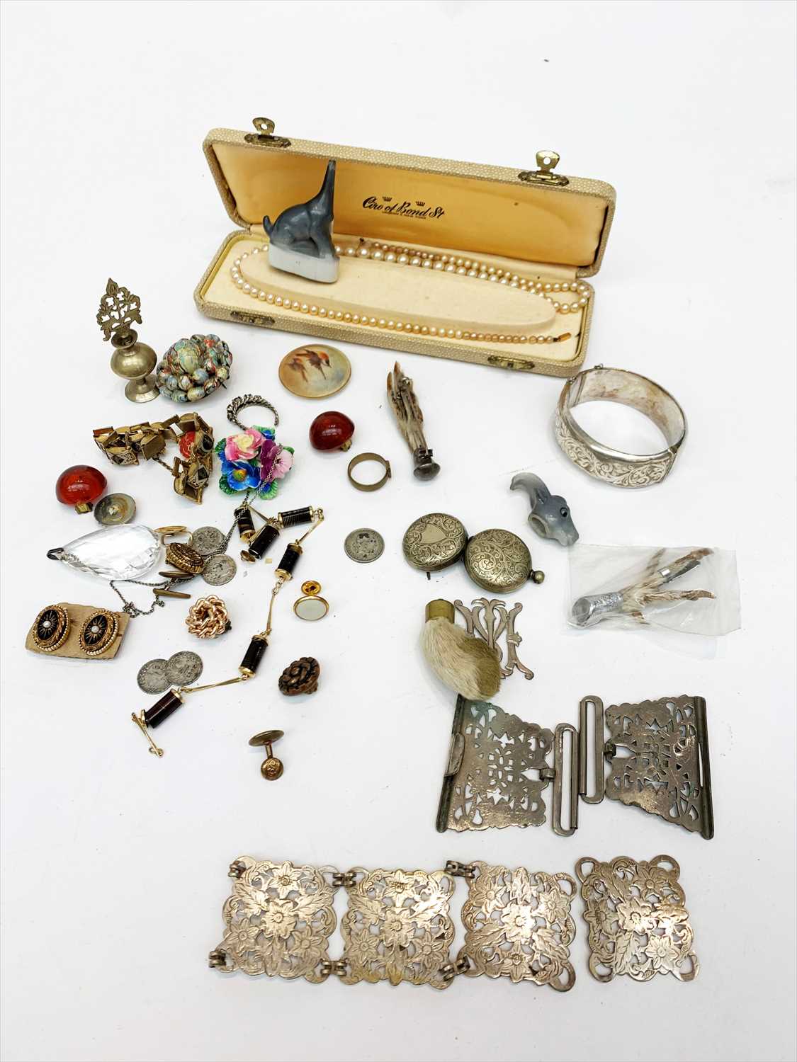 Lot 2785 - Costume jewellery.