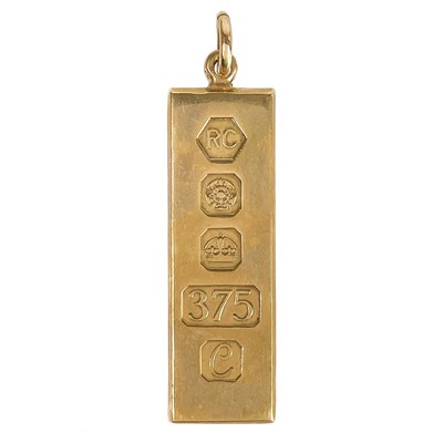 Lot 364 - A 9ct hallmarked gold ingot pendant.