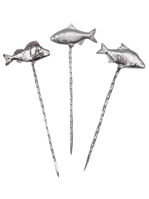 Lot 106 - A set of three .999 silver 'Roach & Bream Trio' olive picks by James Suddaby.