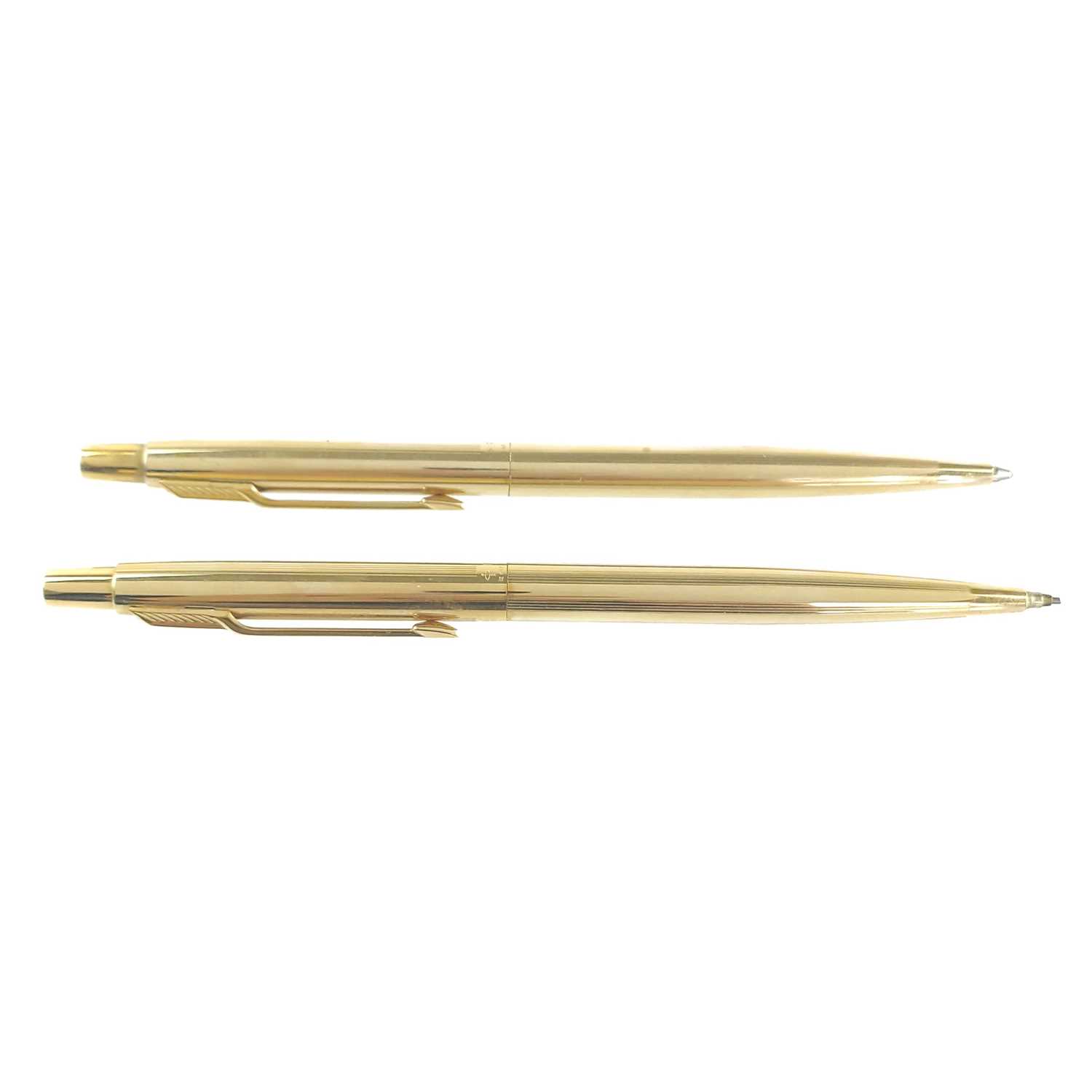 Lot 547 - A Fuliwen 18k gold plated fountain pen.