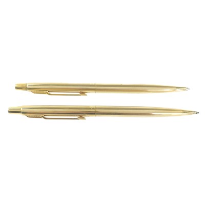 Lot 547 - A Fuliwen 18k gold plated fountain pen.